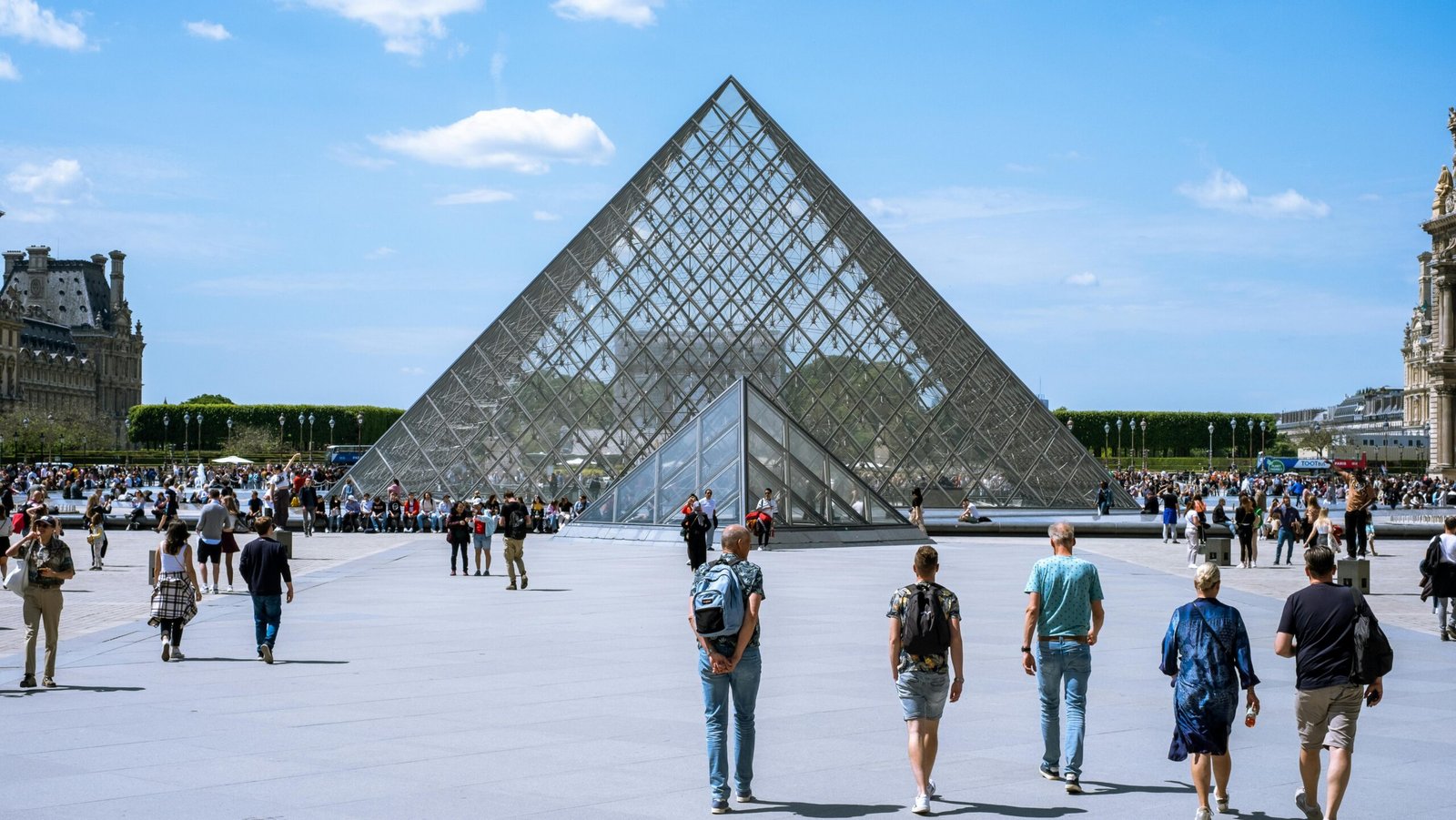 Solo Travel: Benefits and Challenges