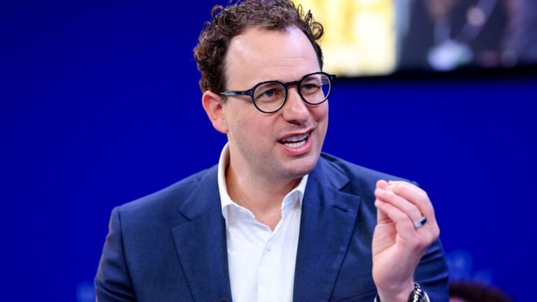 From Silicon Valley to DC, tech world obsessed with AI distillation