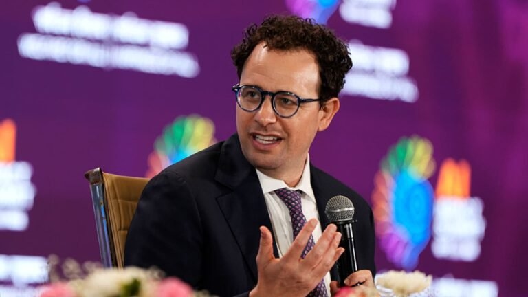 Anthropic CEO Dario Amodei isn’t advocating open-weight model ban