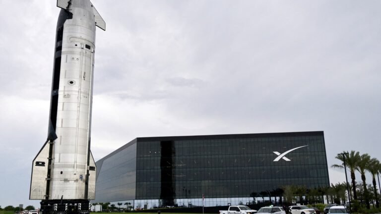 SpaceX stock sinks 4% after Starship test flight aborted