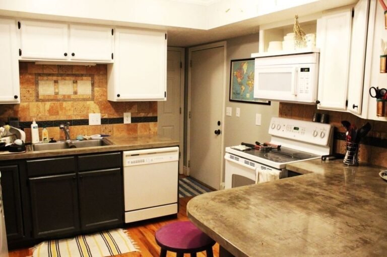 Many Homeowners Underestimate What It Takes to Remove a Kitchen Backsplash