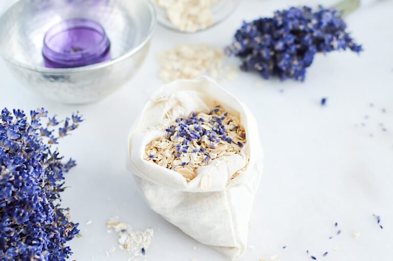 Quick and Easy 2-Ingredient Oatmeal Bath Soak