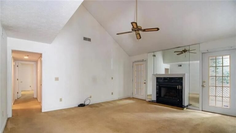 She Painted the Walls Dark Green and the Living Room Finally Felt Cozy