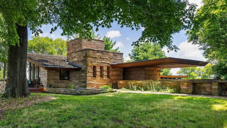 A Frank Llyod Wright Home Hits Market for First Time in 70 Years