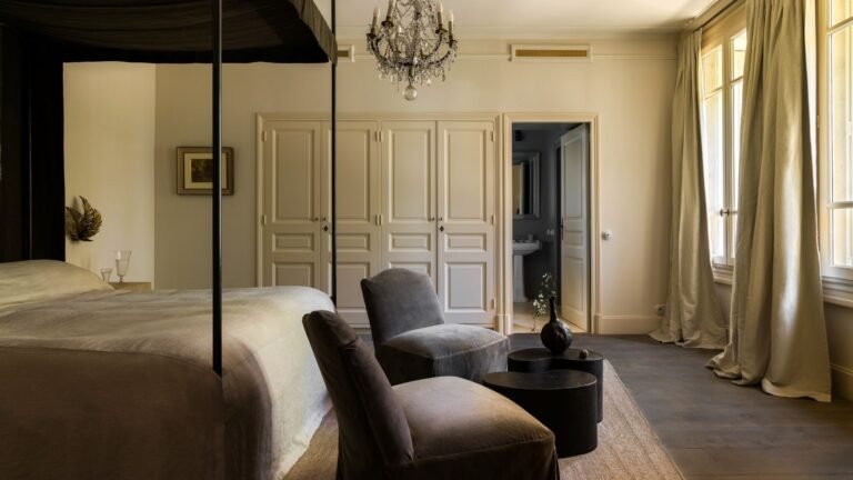 What Are the Best Fragrances for a Bedroom? 5 Expert Choices