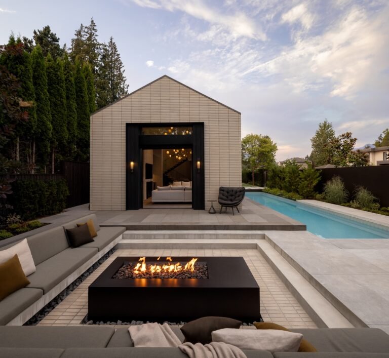 Garret Cord Werner Architects Blends Home and Landscape