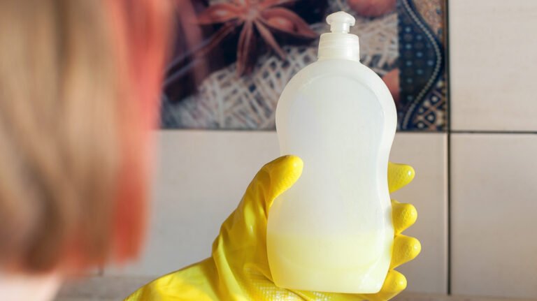 She Takes Rope And A Detergent Bottle To Create A Charming Flower Vase