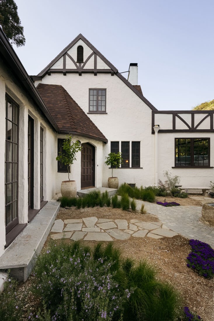 Tudor Revival: An Artful Update of a 1920s Movie Star Retreat