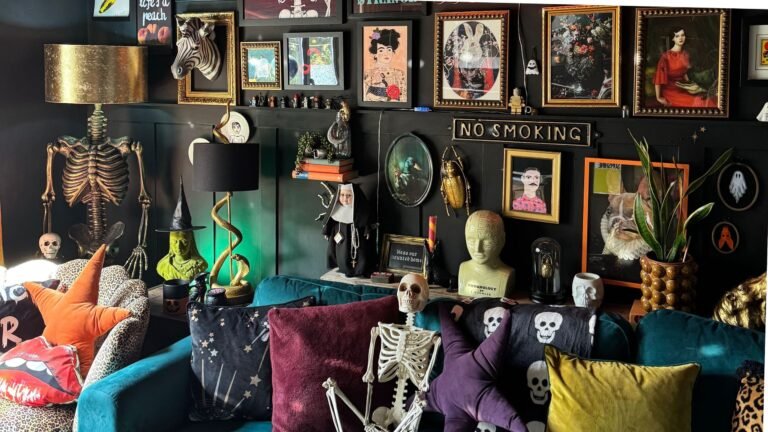Beetlejuicecore: How to style this spooky trend