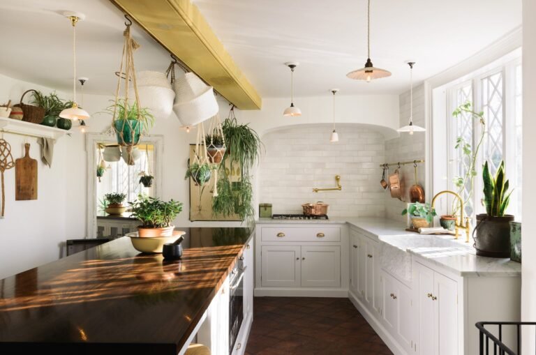 What Color Countertops Go with a White Kitchen?