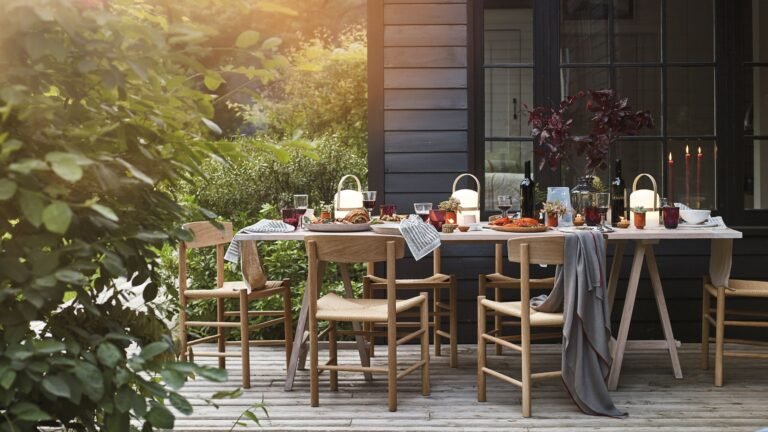 This Chic Outdoor Floor Lamp from Amazon Will Transform Your Yard