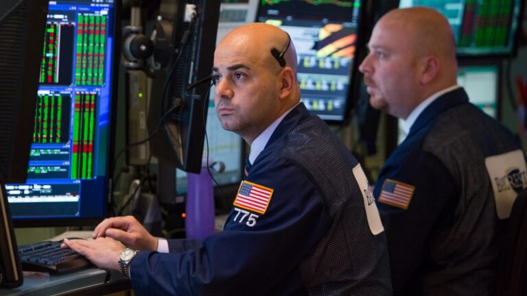Treasury yields pull back ahead of FOMC minutes