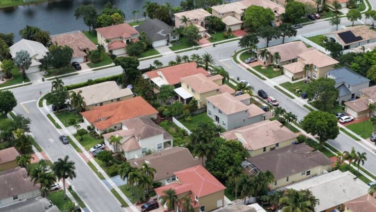 Mortgage demand stalls along with interest rates