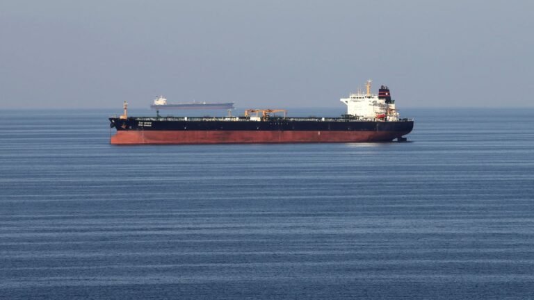 Oil falls as the U.S. pivots to economic pressure on Iran