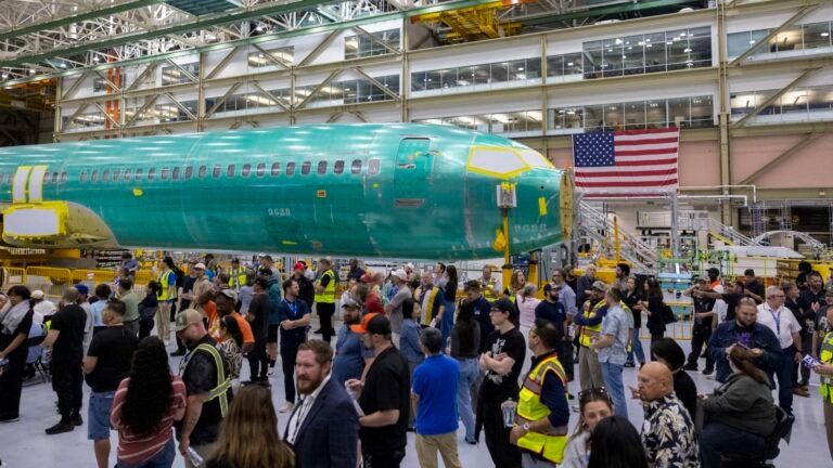 United needs to decide what to do with its old Boeing 737 Max 10 seats