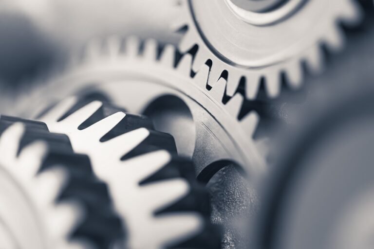 Changing Engines, Different Cycles: Monetary Policy in China and Europe