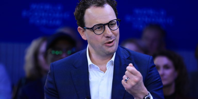 87.5% of venture dollars went to AI. The rest fought over scraps