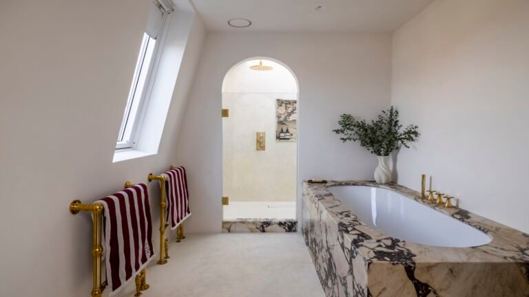 ‘Slow Showers’ Are the Antidote to Bathtub Guilt