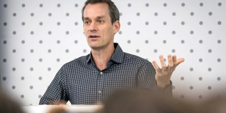Ex-Google chief scientist tells Gen Z the trick is not to master AI—instead, just skim papers