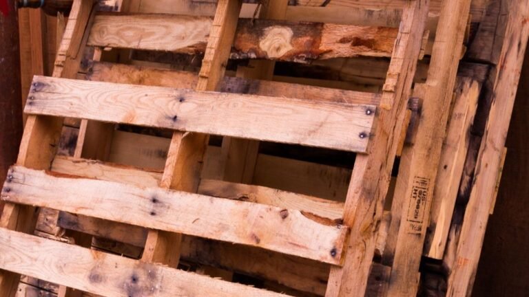 Old Wood Pallet Became a Welcome Sign With an Unexpected Way to Hold Flowers