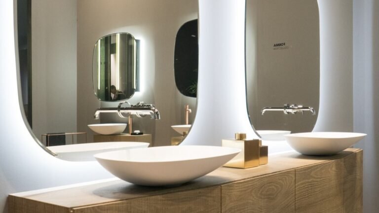 One Mirror or Two? The Choice Changes How a Double Vanity Looks