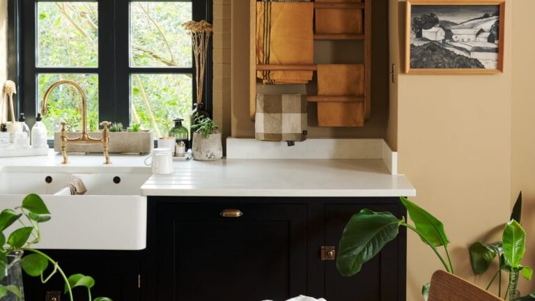 What Color Countertops Work Best With Dark Kitchen Cabinets?