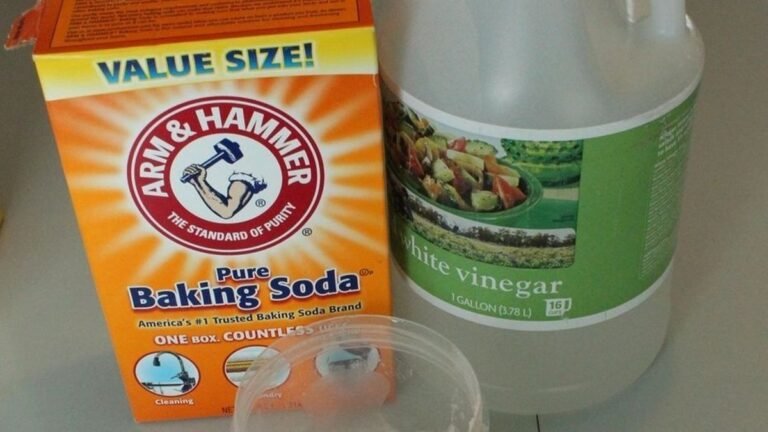 What Happens If You Mix Baking Soda And Vinegar To Clean Grout?