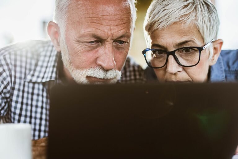 Pension Payout Options: Lump Sum vs. Monthly Checks