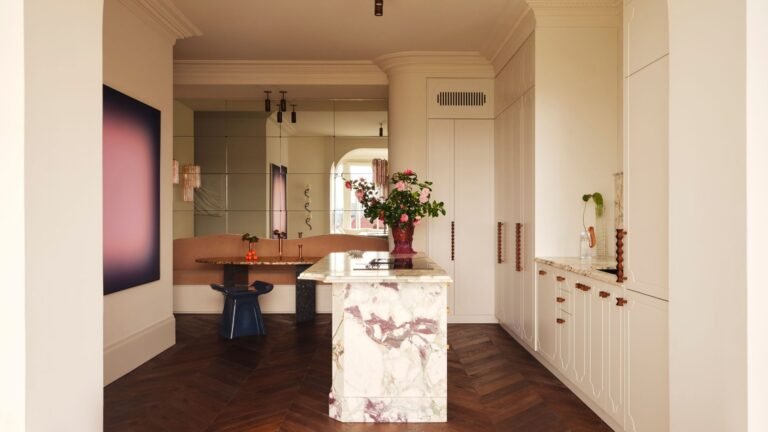 Why Extroverts and Introverts Choose Different Paint Colors