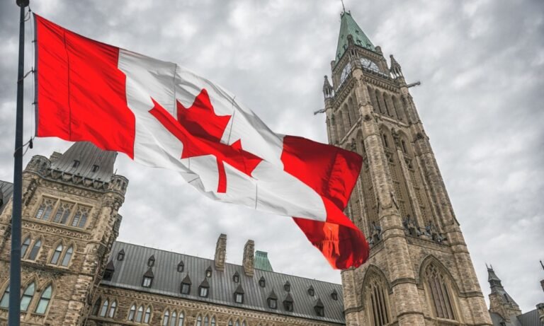 Federal deficit shrinks while provincial red ink piles up