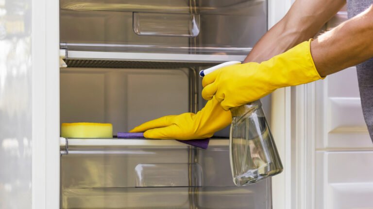 Can You Mix Cleaning Vinegar And Rubbing Alcohol?