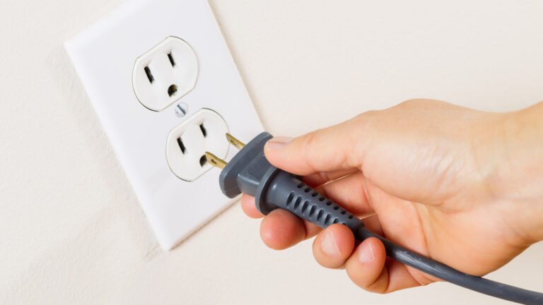 16 Common Appliances You Should Never Plug Into The Same Electrical Outlet