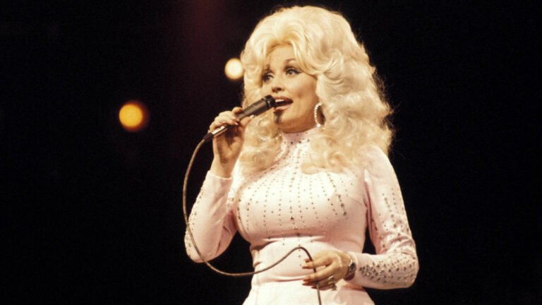 Dolly Parton’s Words About Her Childhood Offer A Powerful Reminder Of What Makes A House A Home