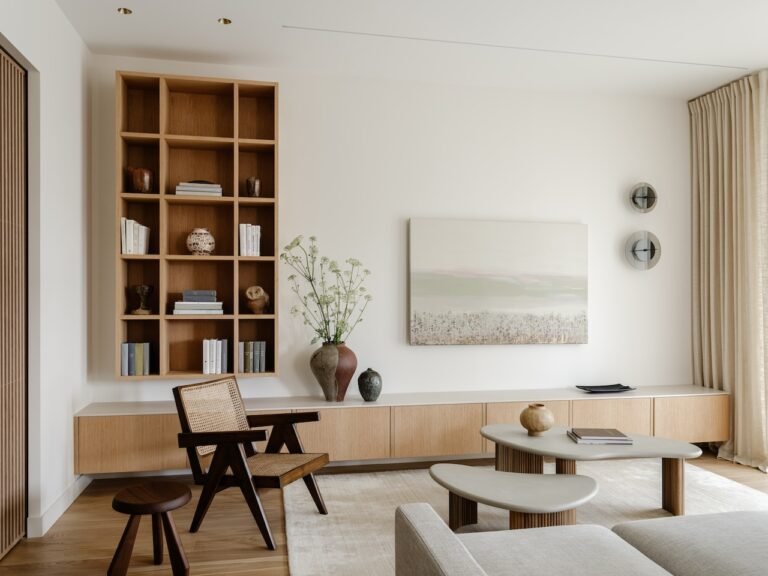 Korean Hanok Design Inspires a Moscow Apartment