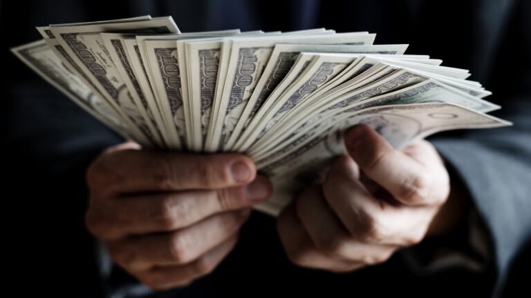 I’m a CFP: 5 Ways the Wealthy Manage Money