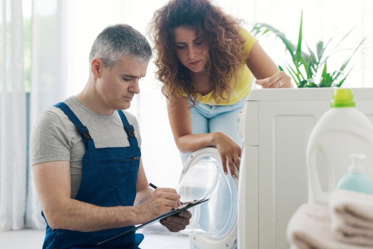 9 Costly Mistakes You Can Make While Cleaning With Vinegar