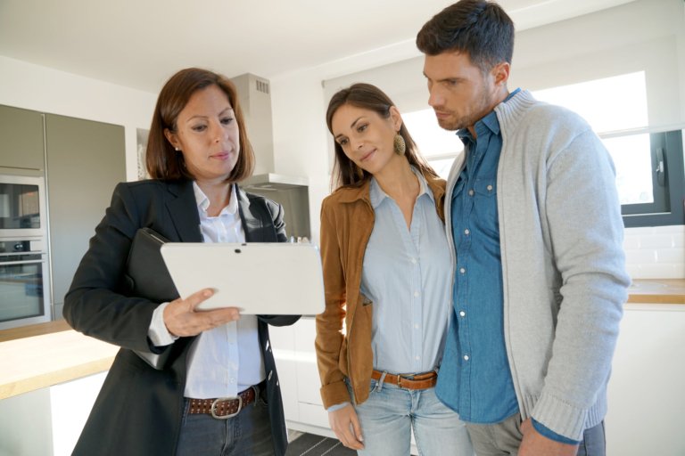 What to Know Before Buying a Home in an HOA Community