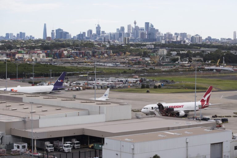 Sydney Air Traffic Controllers Warn of Grave Safety Concerns