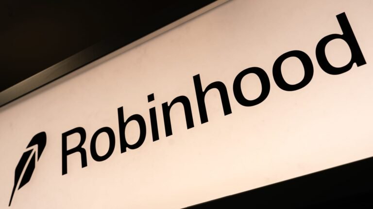 Piper Sandler expects Robinhood to start football season with a win