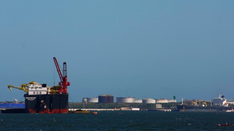 Venezuela grants North American Blue Energy Partners 100-year concessions for 17 oil fields