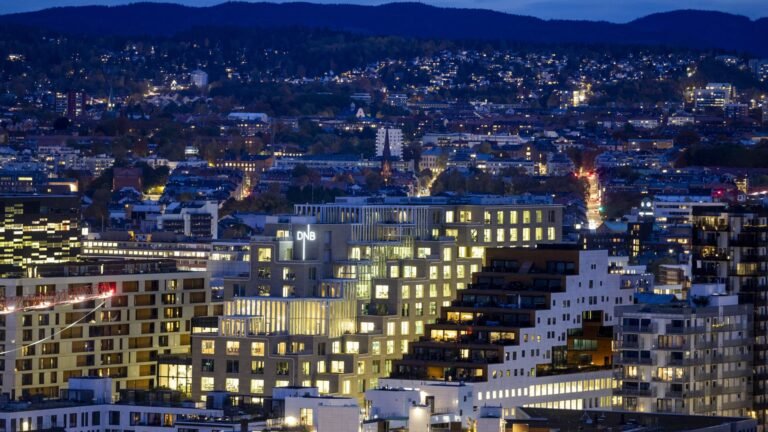 World’s biggest sovereign wealth fund plans to cut Treasury holdings