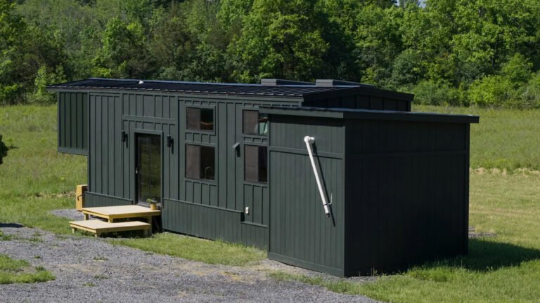 Athens Tiny House has Reading Nook, Two Bedrooms and Tub