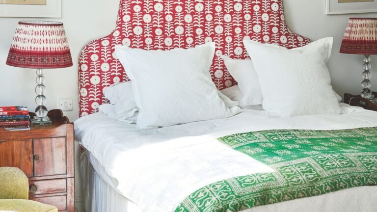 This Non-Toxic Spray Breaks Down Mattress Odors