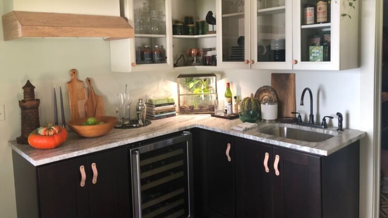 This Butler’s Pantry Has a Vent Hood Even Though There’s No Stove Under It