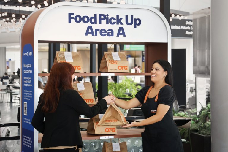 United Wants Passengers to Pre-Order Food to Pick Up at the Gate