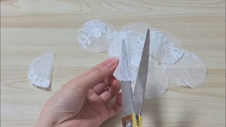 Use Old Lace And Nail Polish To Create Cute DIY Flowers